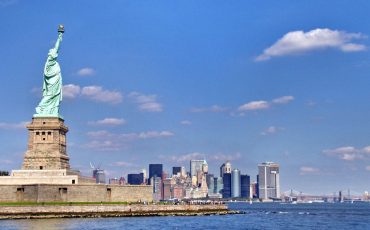 Liberty-statue-with-manhattan_1