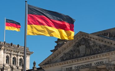 germany-flag-on-the-reichstag-picture-id475395450