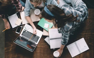 depositphotos_145063499-stock-photo-students-studying-together