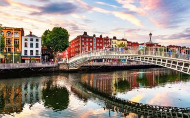 ireland-in-pictures-most-beautiful-places-to-visit-hapenny-bridge-dublin
