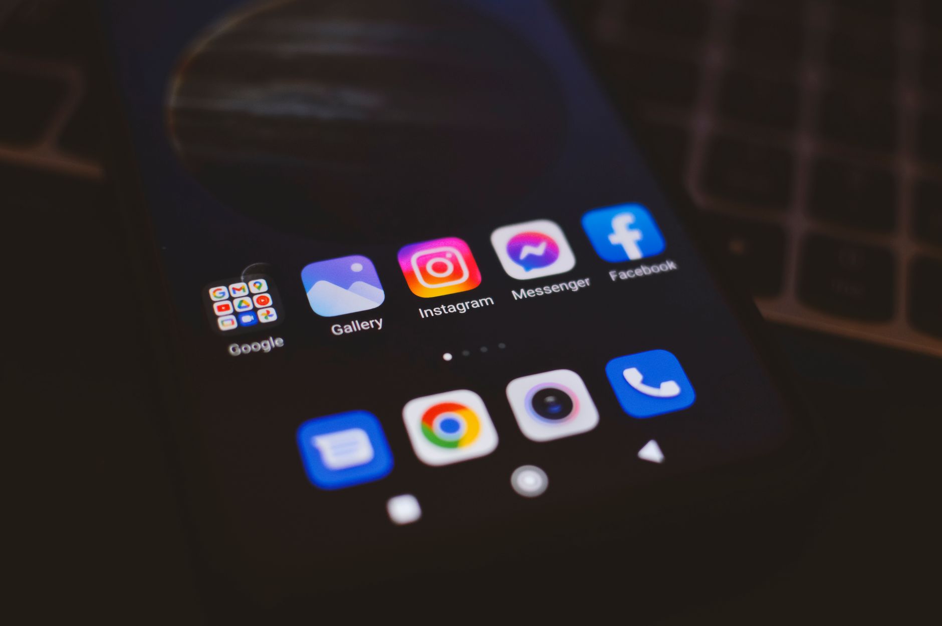 Instagram profil na mobilnom telefonu