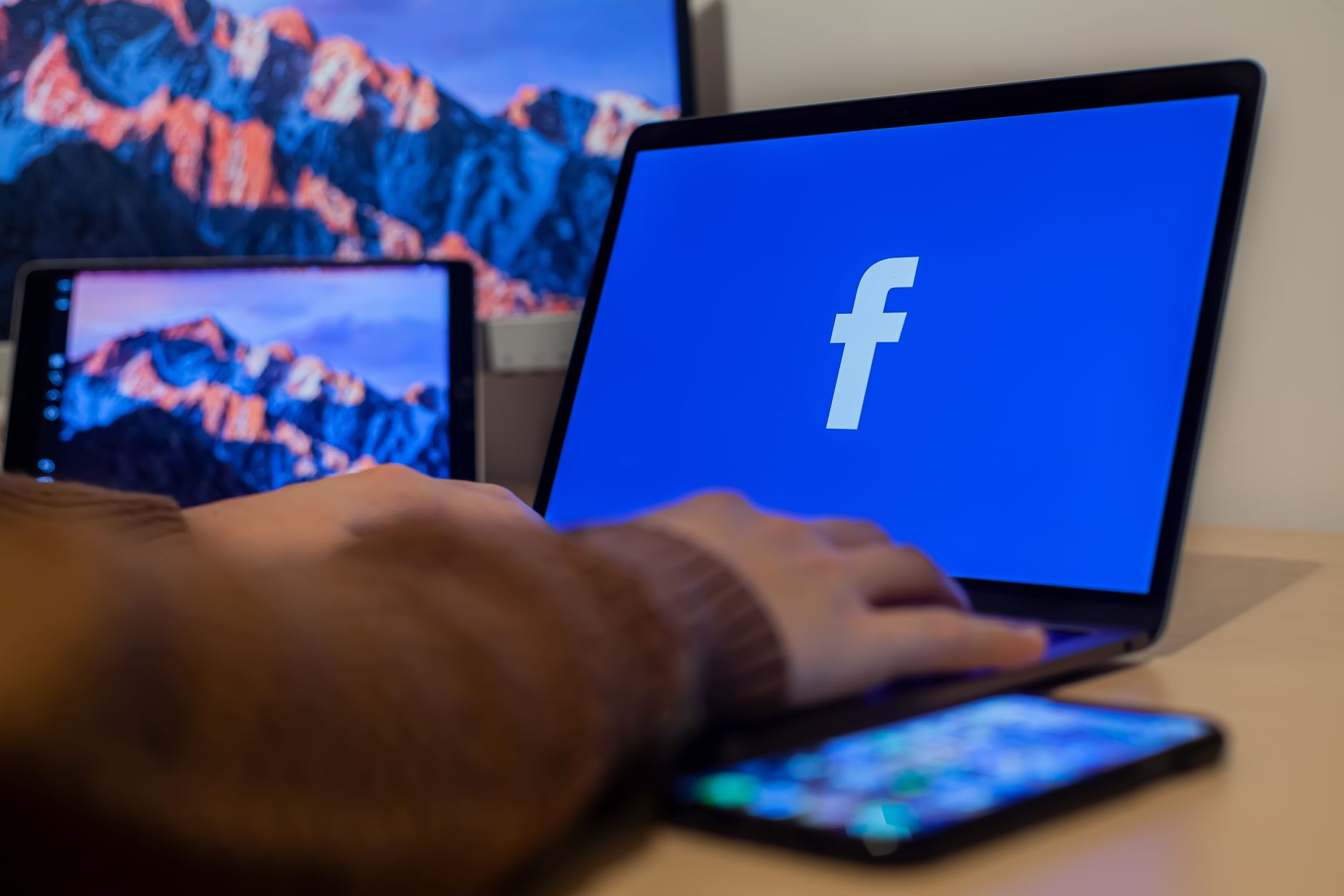 Vodjenje Facebook stranice i oglasavanje na drustvenim mrezama