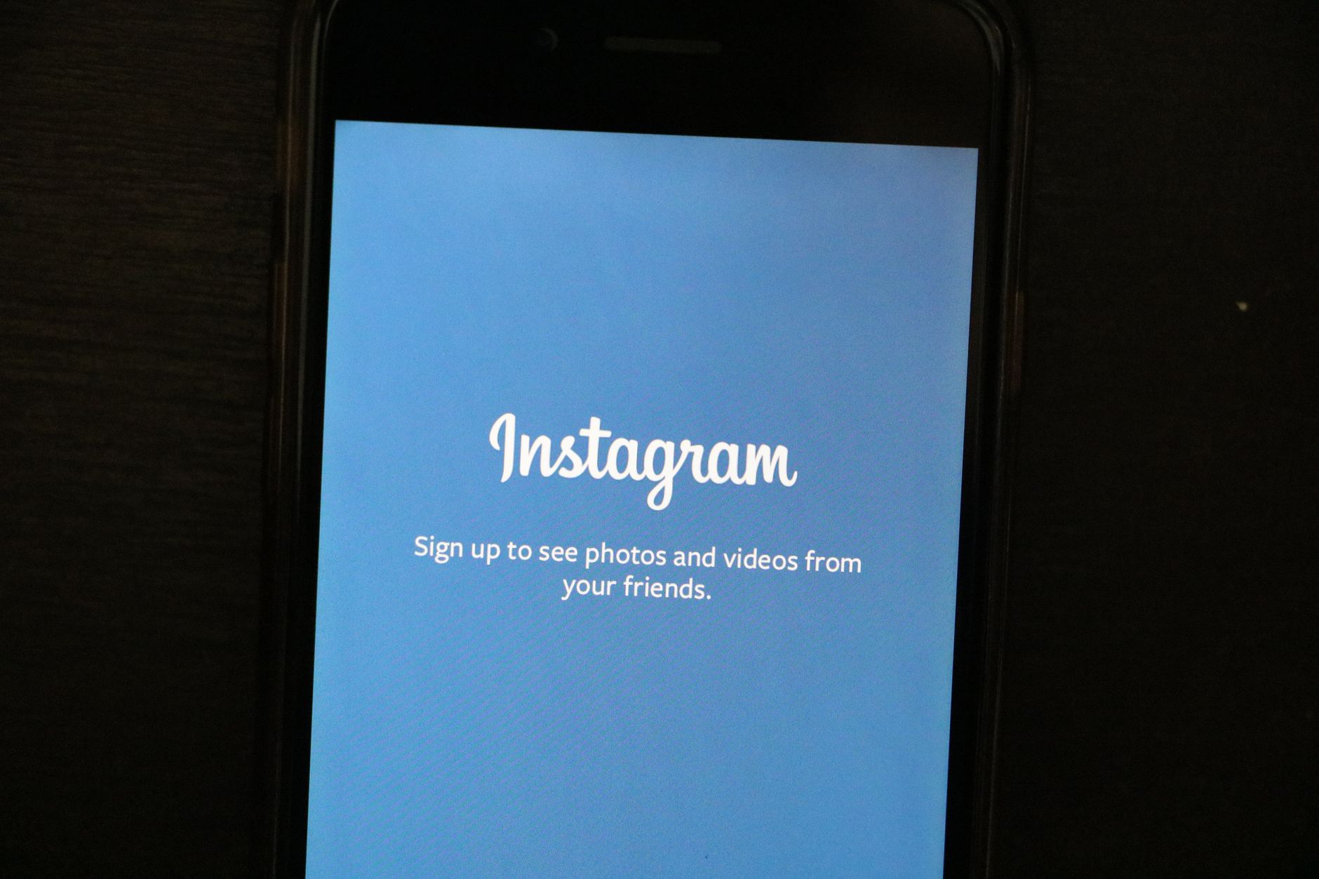 Instagram profil na mobilnom telefonu