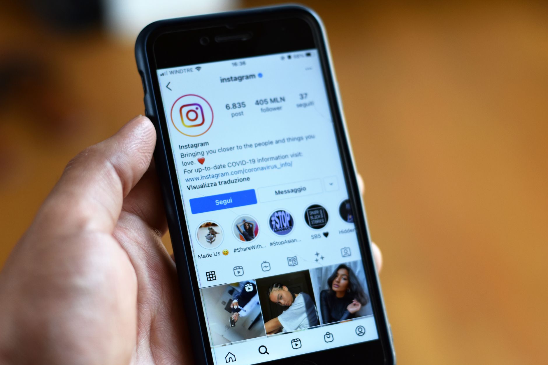 Instagram profil na mobilnom telefonu